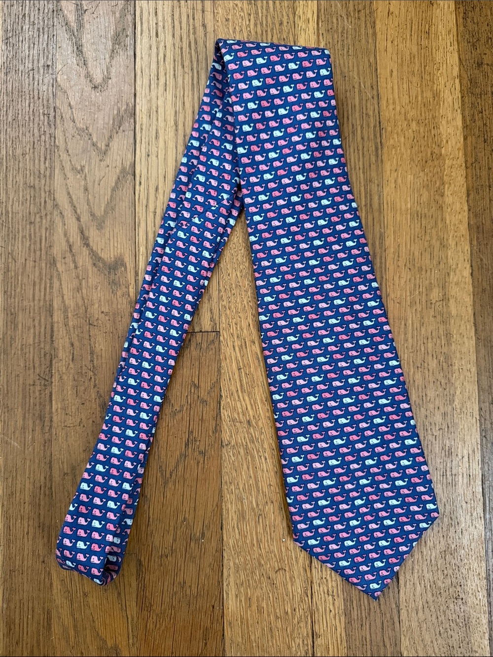 Vineyard Vines blue/pink whales print hand made silk tie.